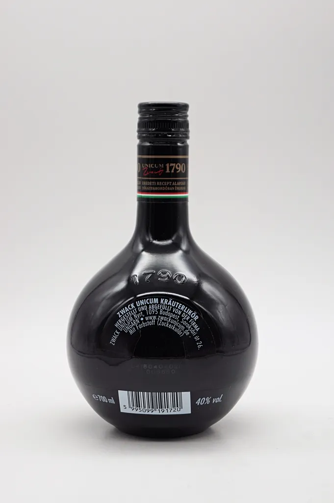 Zwack Unicum Unicum Kräuterlikör | 40 % Vol | 0,7 L 8 Zwack Unicum Unicum Kräuterlikör | 40 % Vol | 0,7 L – Bild 8