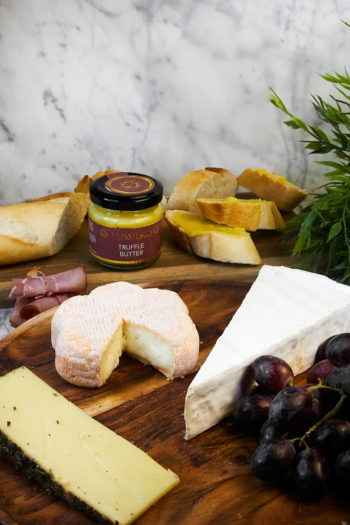 Lussiero Trüffelbutter Mit Echtem Weissem Bianchetto Trüffel Tuber Borchii 80g 2 Lussiero Trüffelbutter Mit Echtem Weissem Bianchetto Trüffel Tuber Borchii 80g – Bild 2