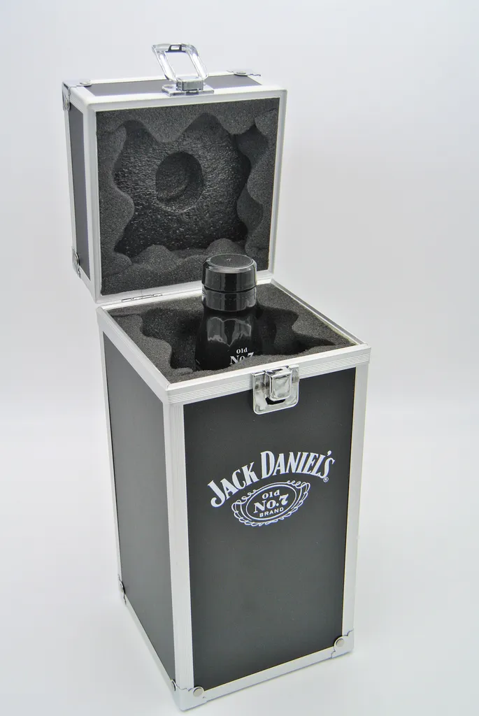 Jack Daniels Old No.7 Im Flight Case Geschenkset 0,7l 40% Vol. 4 Jack Daniels Old No.7 Im Flight Case Geschenkset 0,7l 40% Vol. – Bild 4