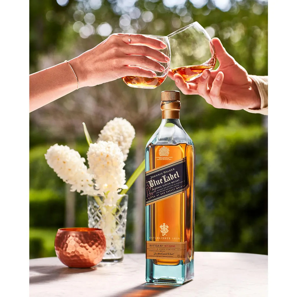 Johnnie Walker Blue Label Blended Scotch Whisky In Geschenkpackung | 40 % Vol | 0,7 L 2 Johnnie Walker Blue Label Blended Scotch Whisky In Geschenkpackung | 40 % Vol | 0,7 L – Bild 2